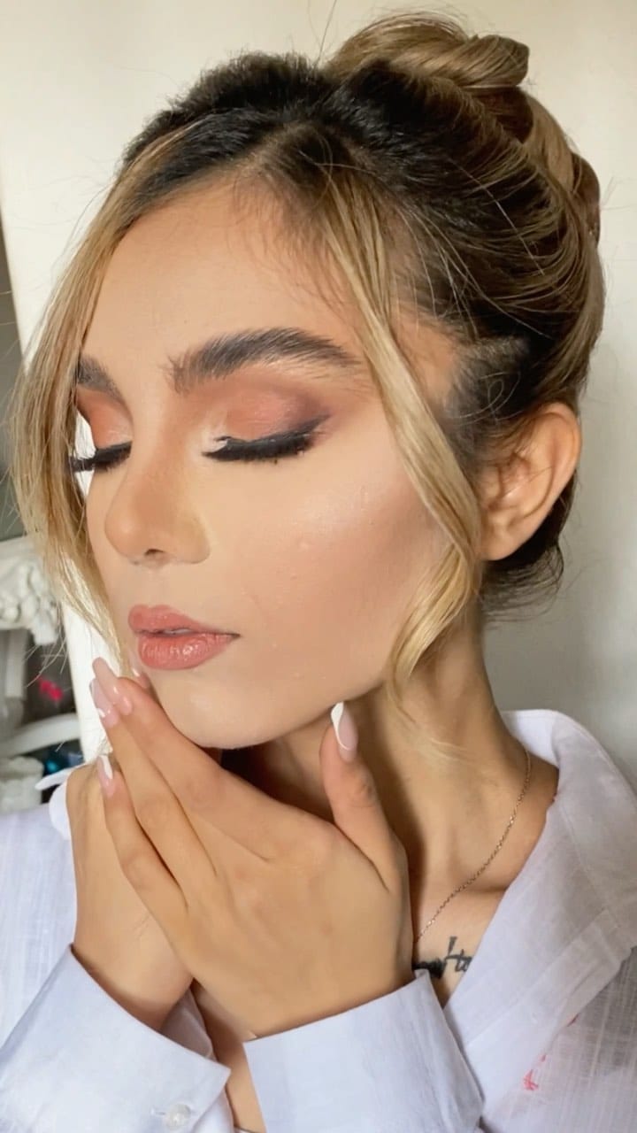 Post 6 by Makeup tutorial on Instagram (video)