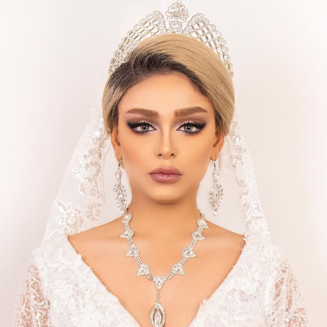Post 4 by Makeup tutorial on Instagram (image)