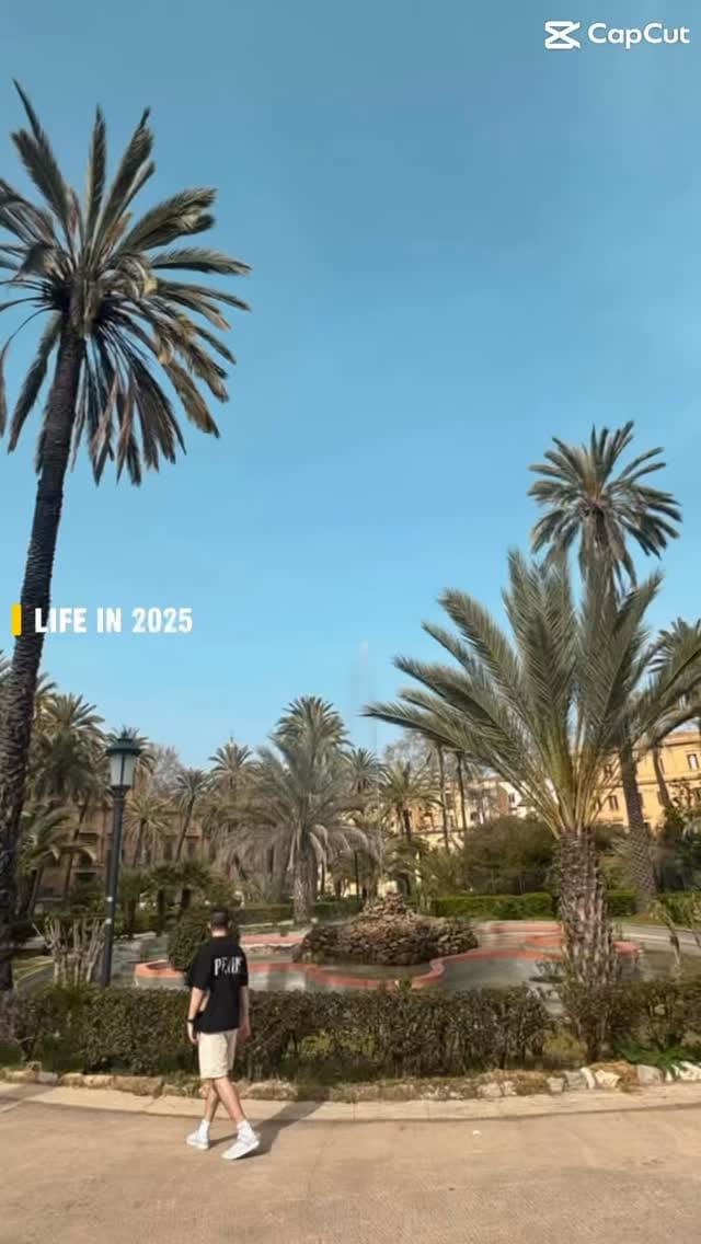 Post 1 by Flo ✌️ on Instagram (video)