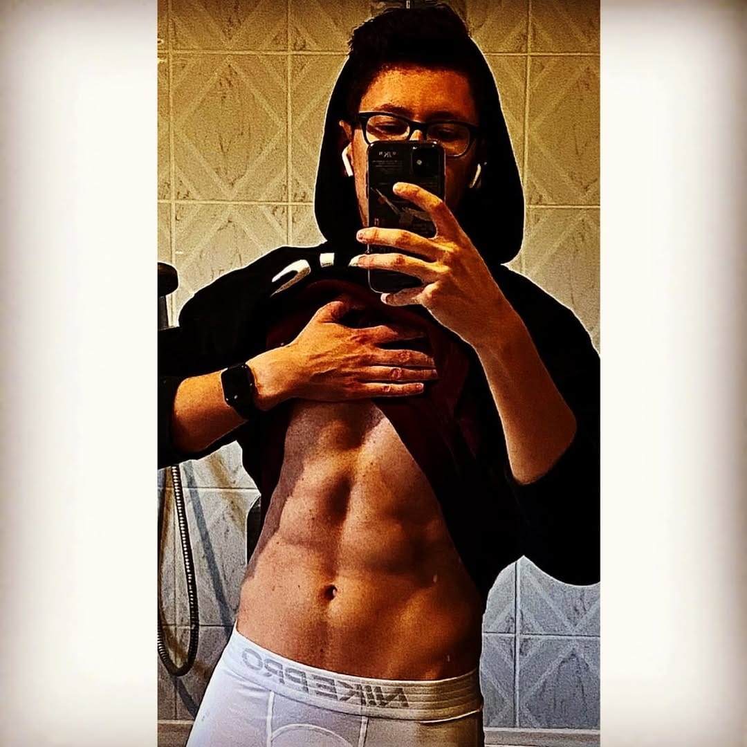 Post 10 by Flo ✌️ on Instagram (image)