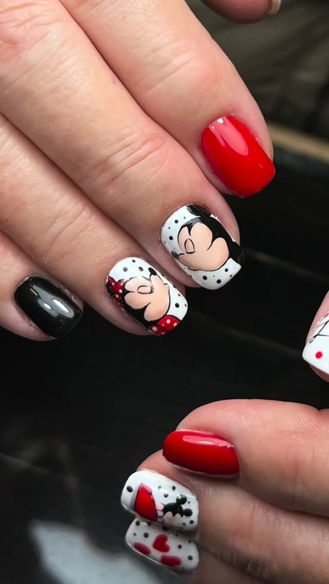 Post 3 by Cursos de uñas y decoración, y servicios de manicura on Instagram (video)
