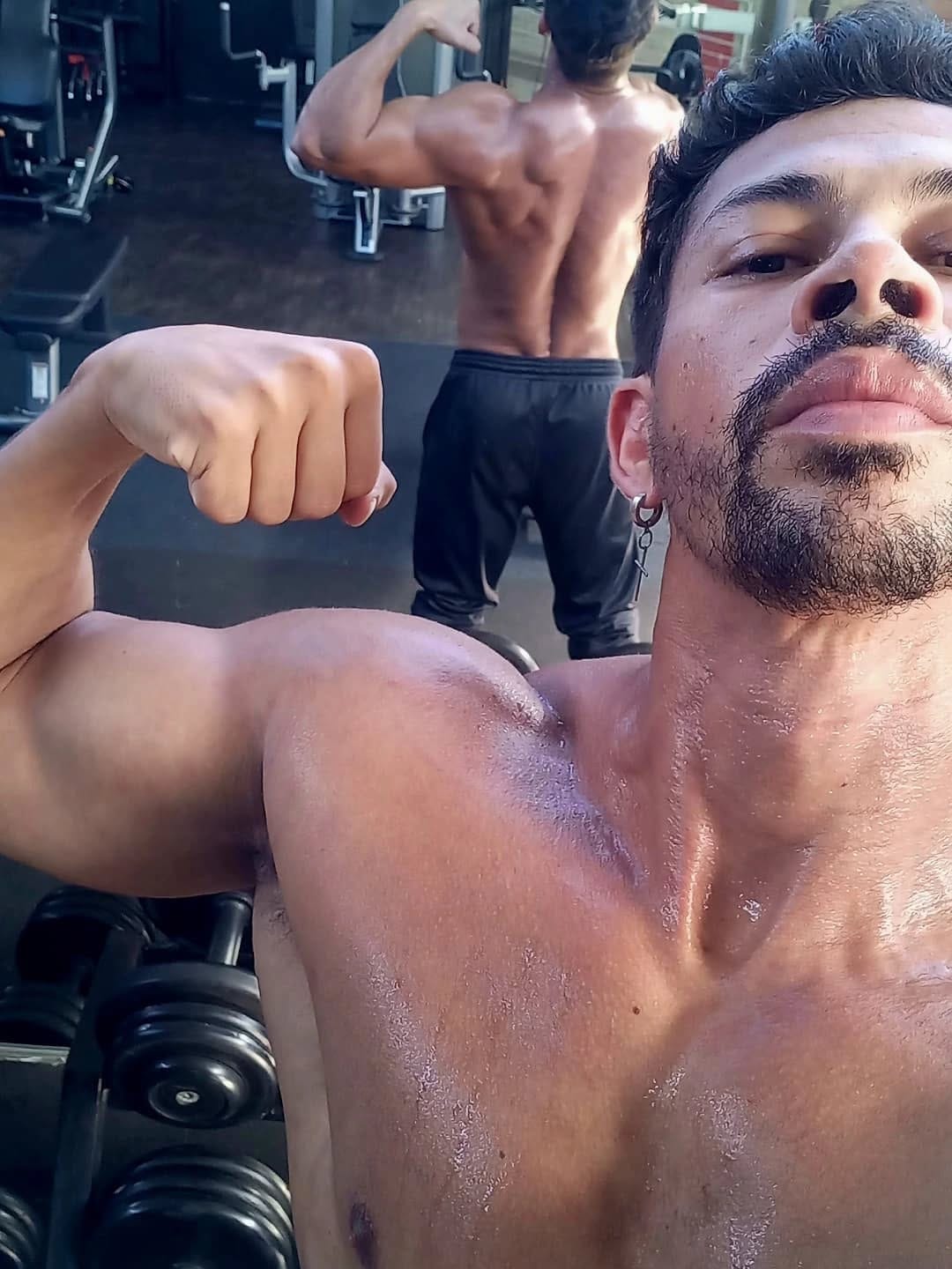 Post 9 by Dinho Monteiro on Instagram (carousel)