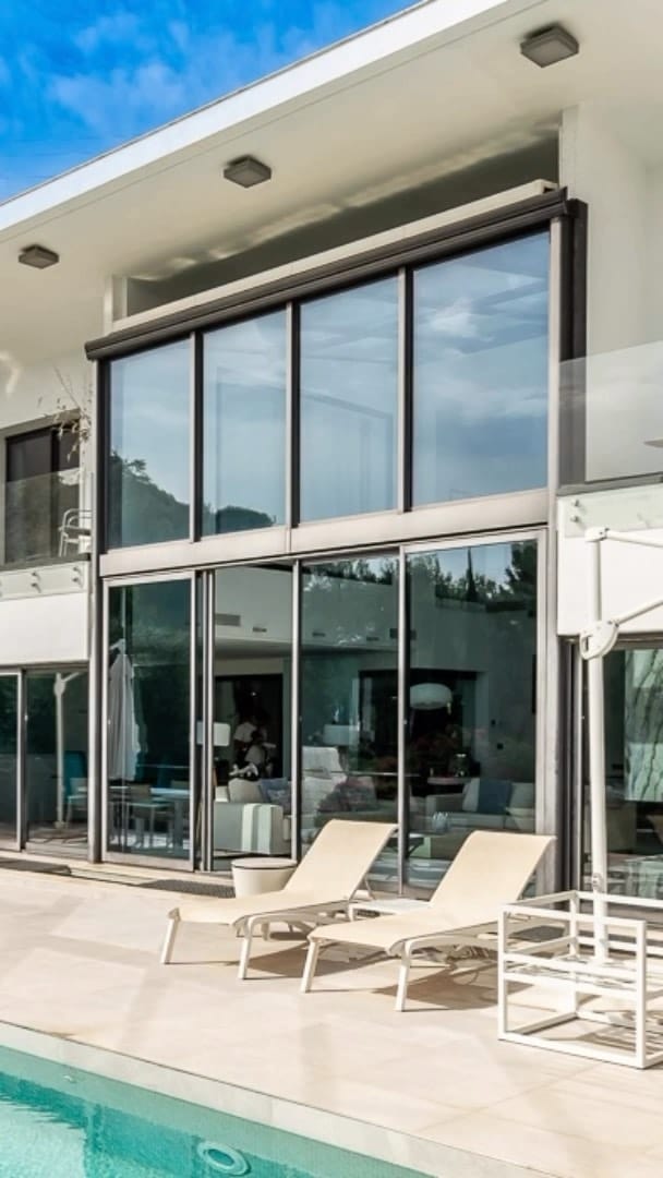 Post 2 by REAL ESTATE PHOTOGRAPHER on Instagram (video)