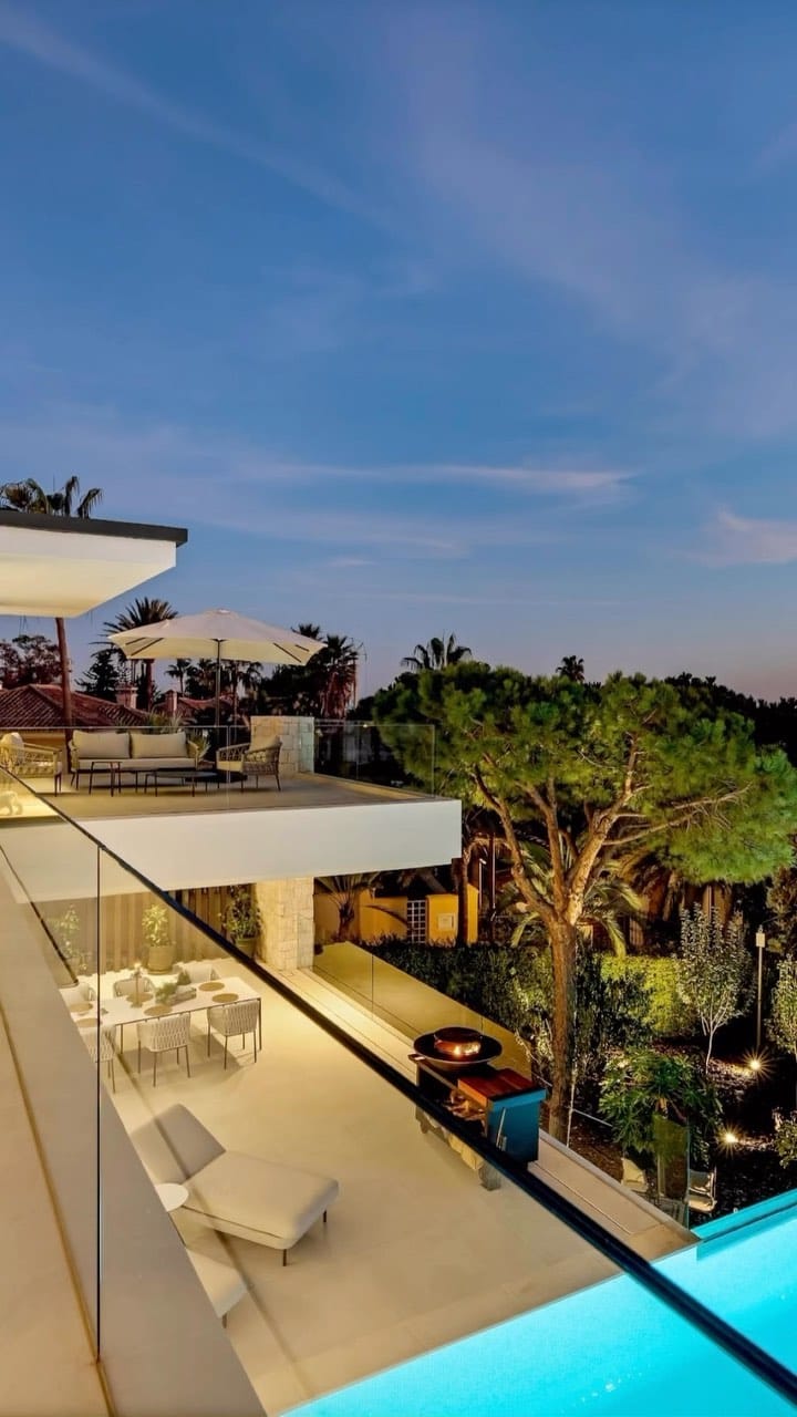 Post 1 by REAL ESTATE PHOTOGRAPHER on Instagram (video)