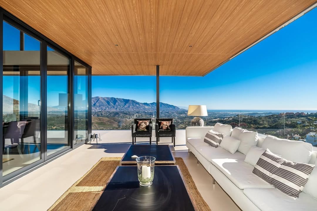Post 9 by REAL ESTATE PHOTOGRAPHER on Instagram (carousel)