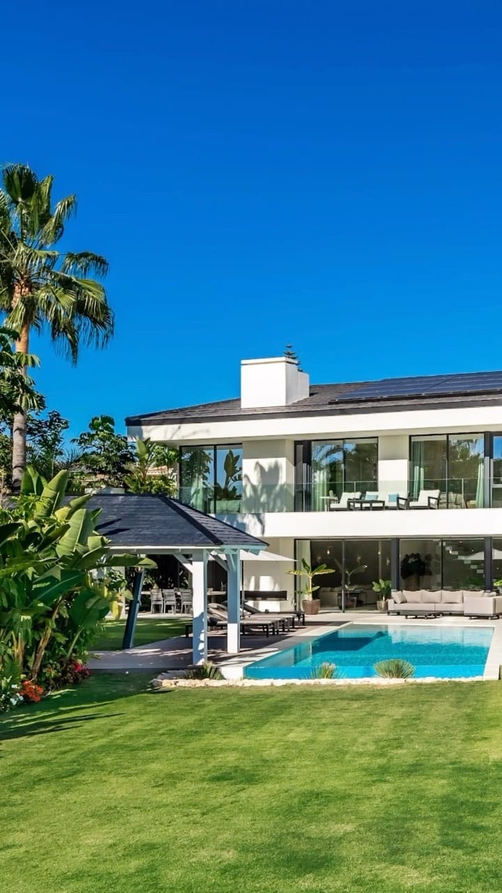 Post 6 by REAL ESTATE PHOTOGRAPHER on Instagram (video)