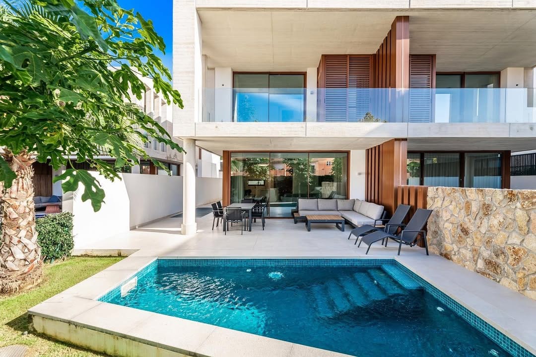 Post 3 by REAL ESTATE PHOTOGRAPHER on Instagram (carousel)