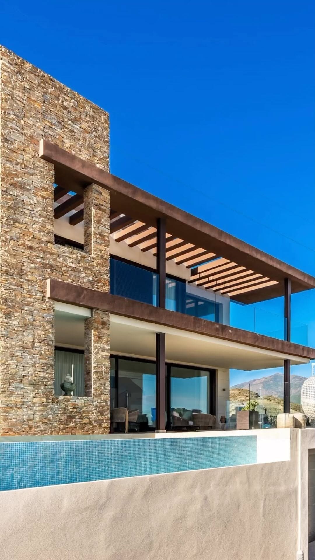 Post 4 by REAL ESTATE PHOTOGRAPHER on Instagram (video)