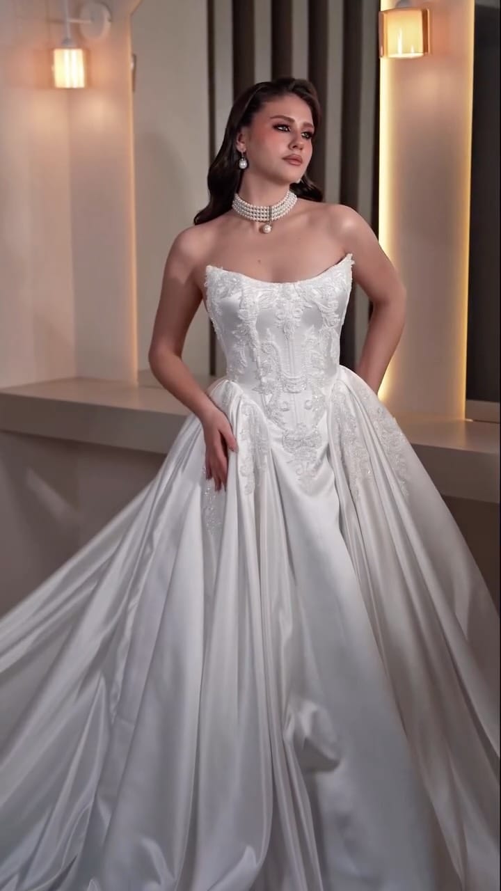 Post 8 by Merve on Instagram (video)