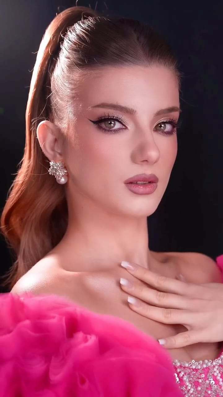Post 6 by Merve on Instagram (video)