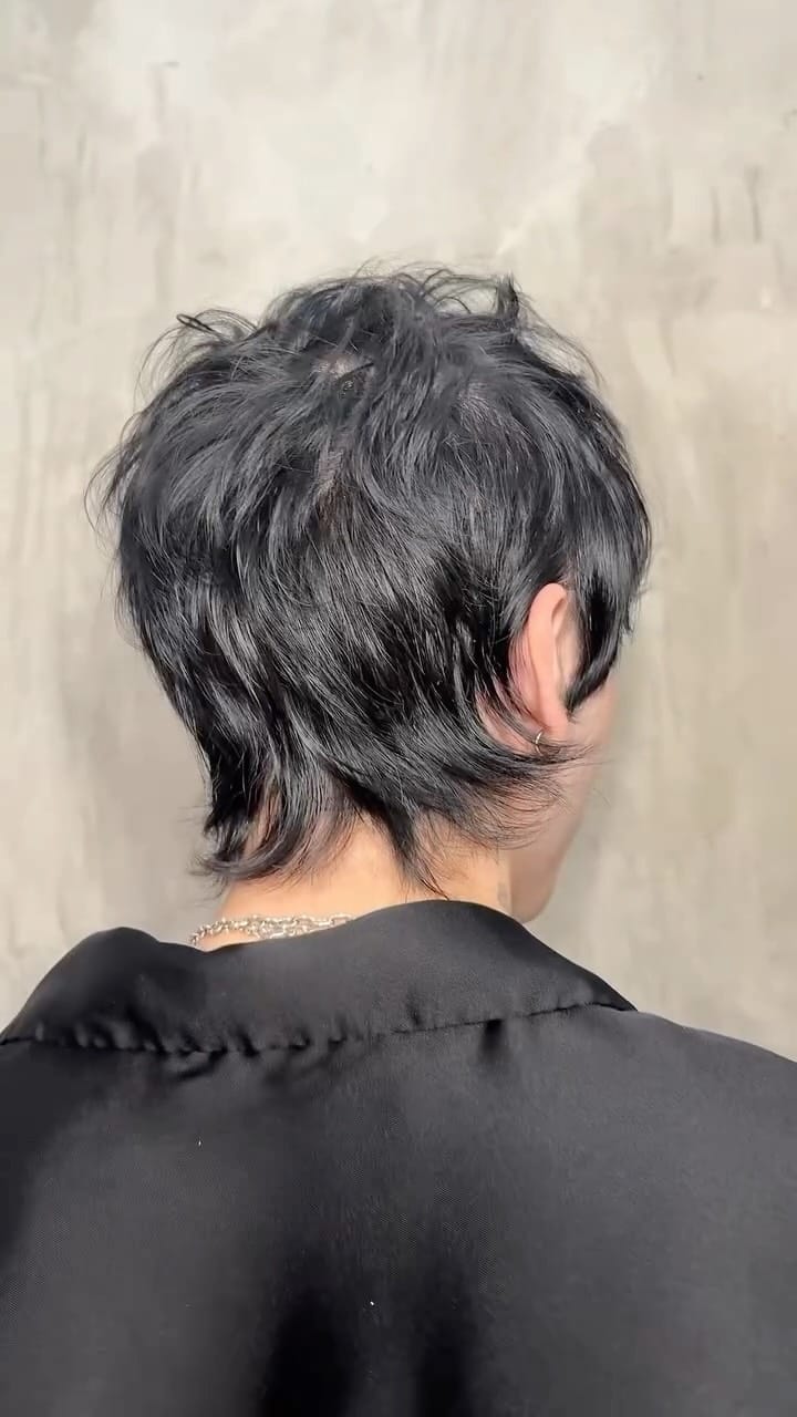 Post 9 by The Harlot on Instagram (video)