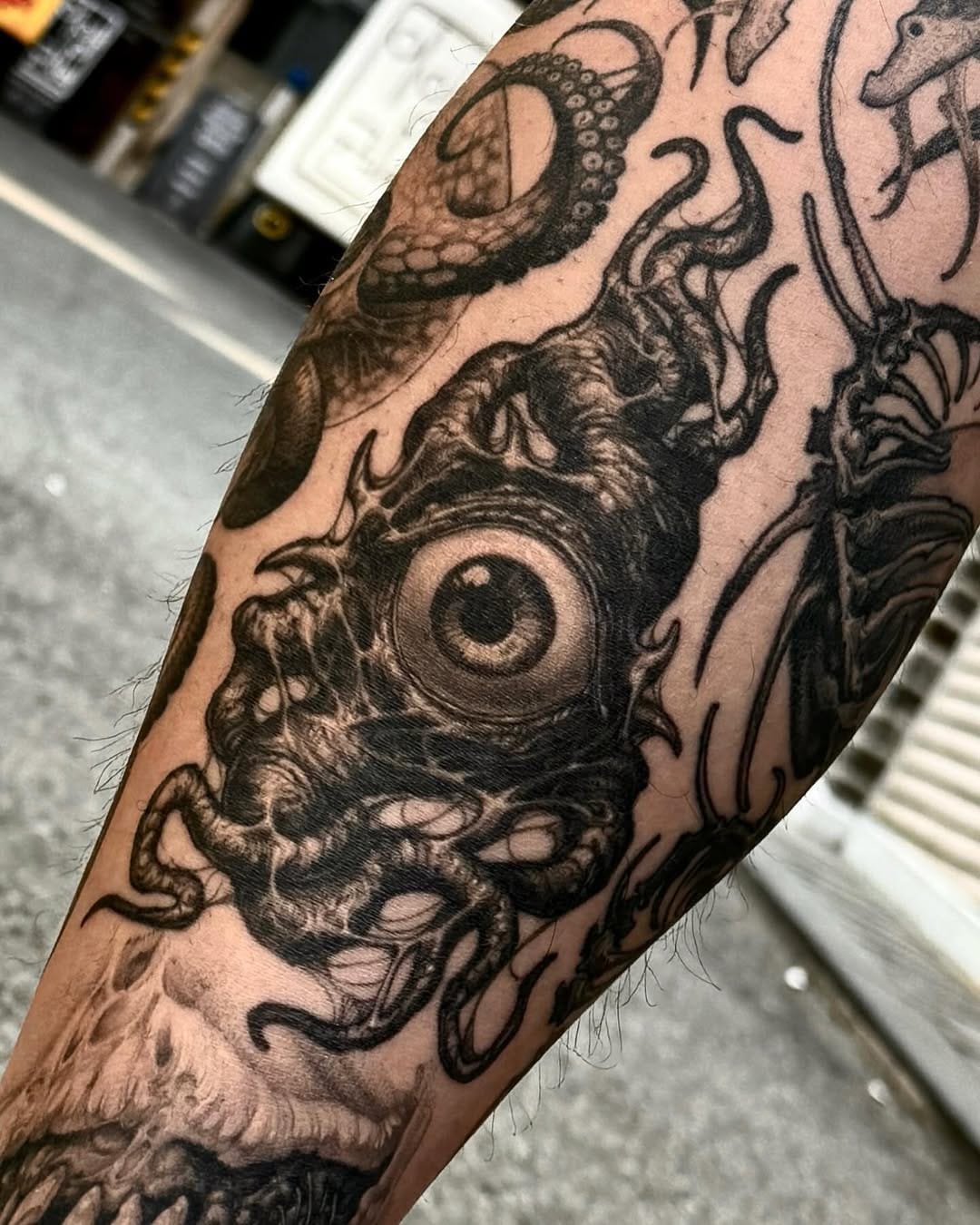 Post 9 by ZUSEN. Blackwork tattoo on Instagram (carousel)