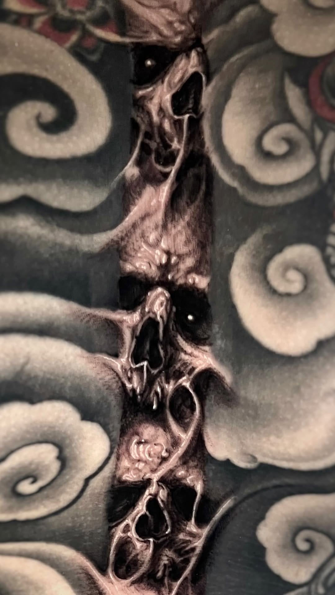 Post 7 by ZUSEN. Blackwork tattoo on Instagram (video)