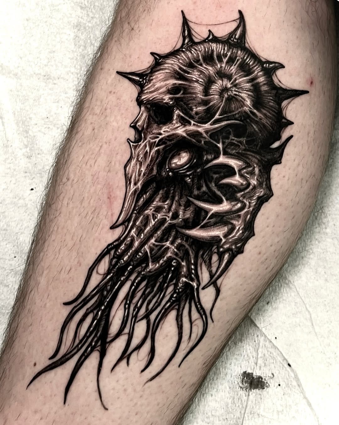 Post 4 by ZUSEN. Blackwork tattoo on Instagram (image)