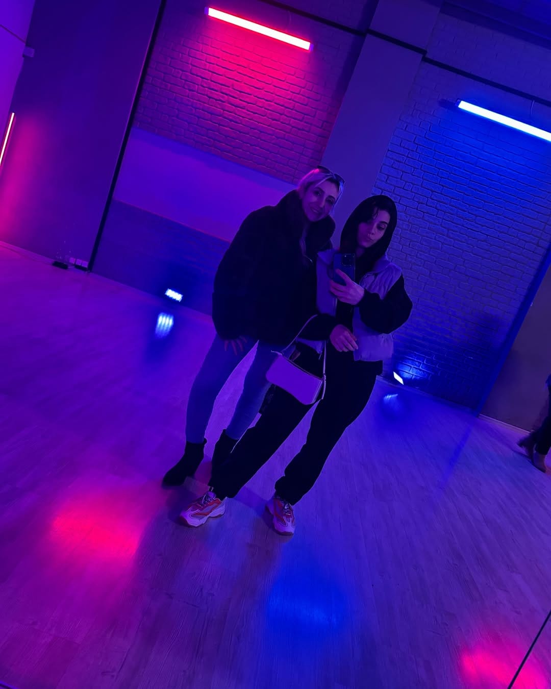 Post 1 by 𝓢𝓲𝓶𝓪𝔂 𝓣𝓱𝓮 𝓓𝓪𝓷𝓬𝓮𝓻 on Instagram (carousel)