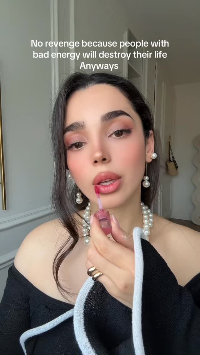Post 8 by Zheen on Instagram (video)