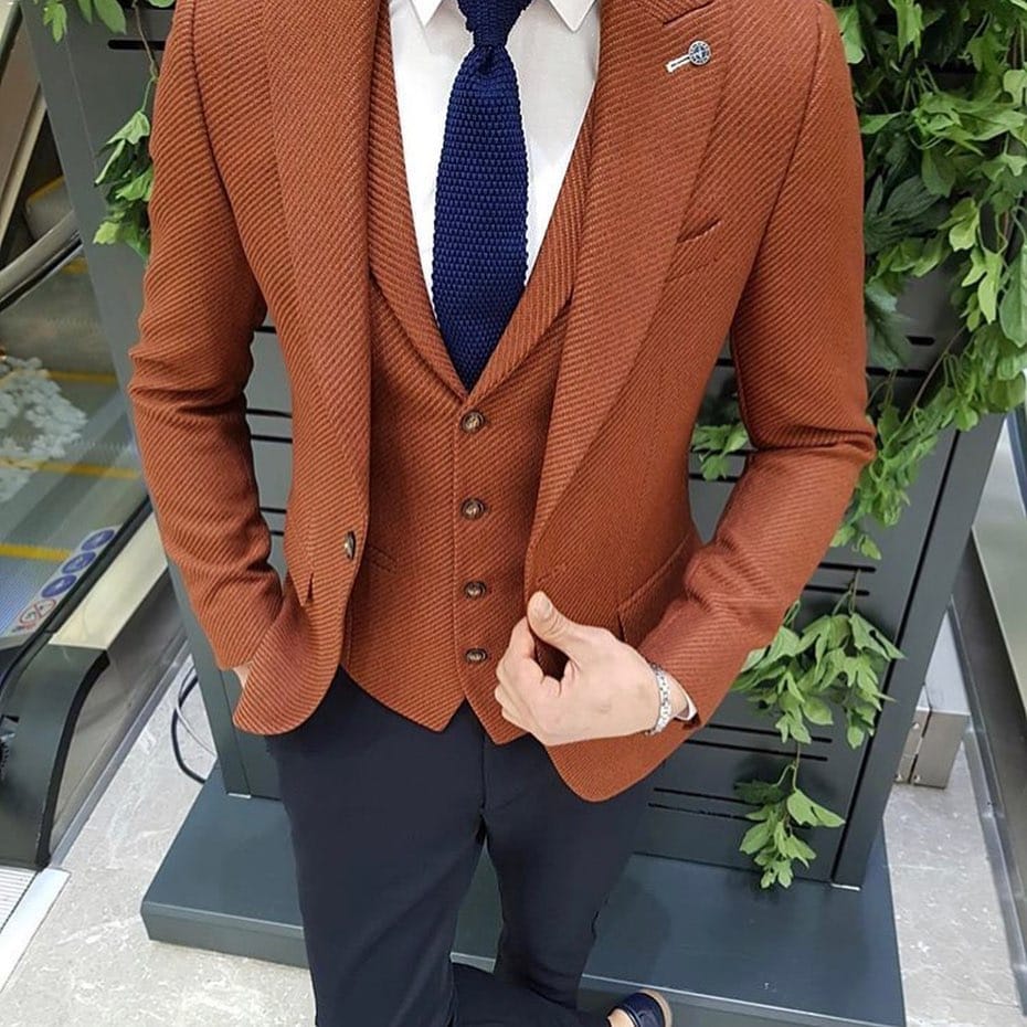 Post 10 by KEYMENSWEAR on Instagram (carousel)