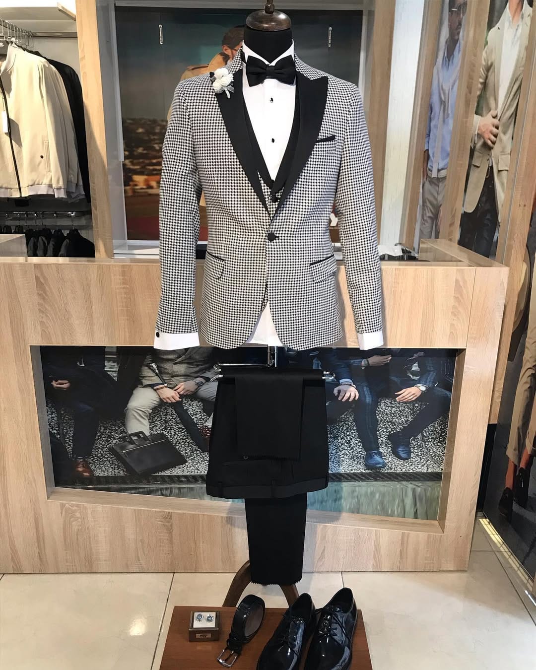 Post 8 by KEYMENSWEAR on Instagram (carousel)