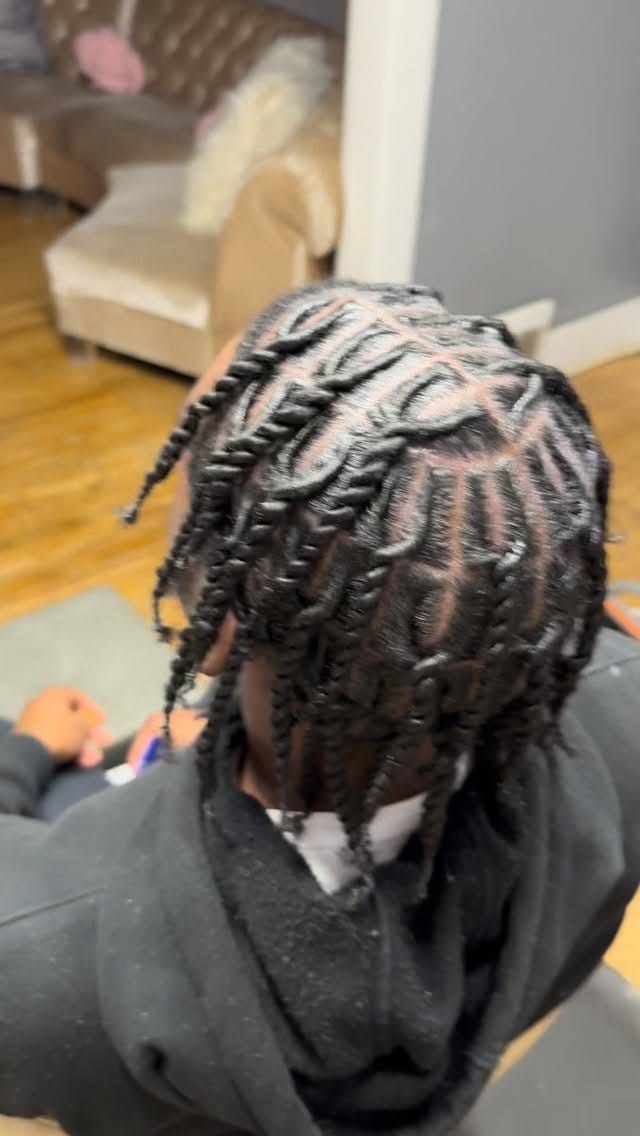 Post 6 by Detroit Hairstylist 🩷🩵💛 on Instagram (video)