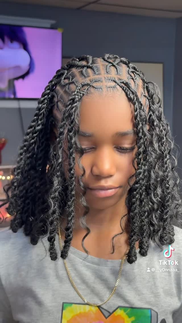 Post 1 by Detroit Hairstylist 🩷🩵💛 on Instagram (video)