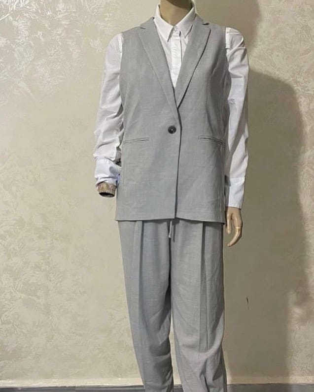 Post 7 by Unique Fashion on Instagram (image)