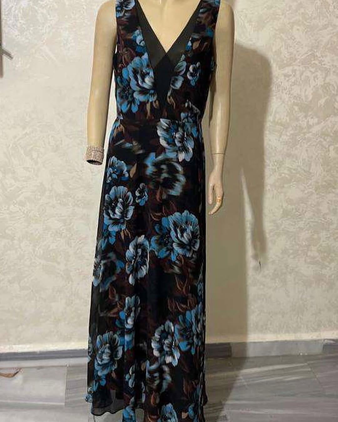 Post 6 by Unique Fashion on Instagram (carousel)