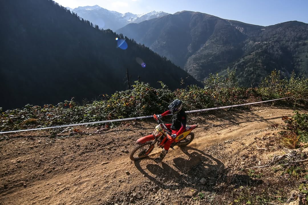 Post 6 by Enduro Istanbul #endist on Instagram (carousel)