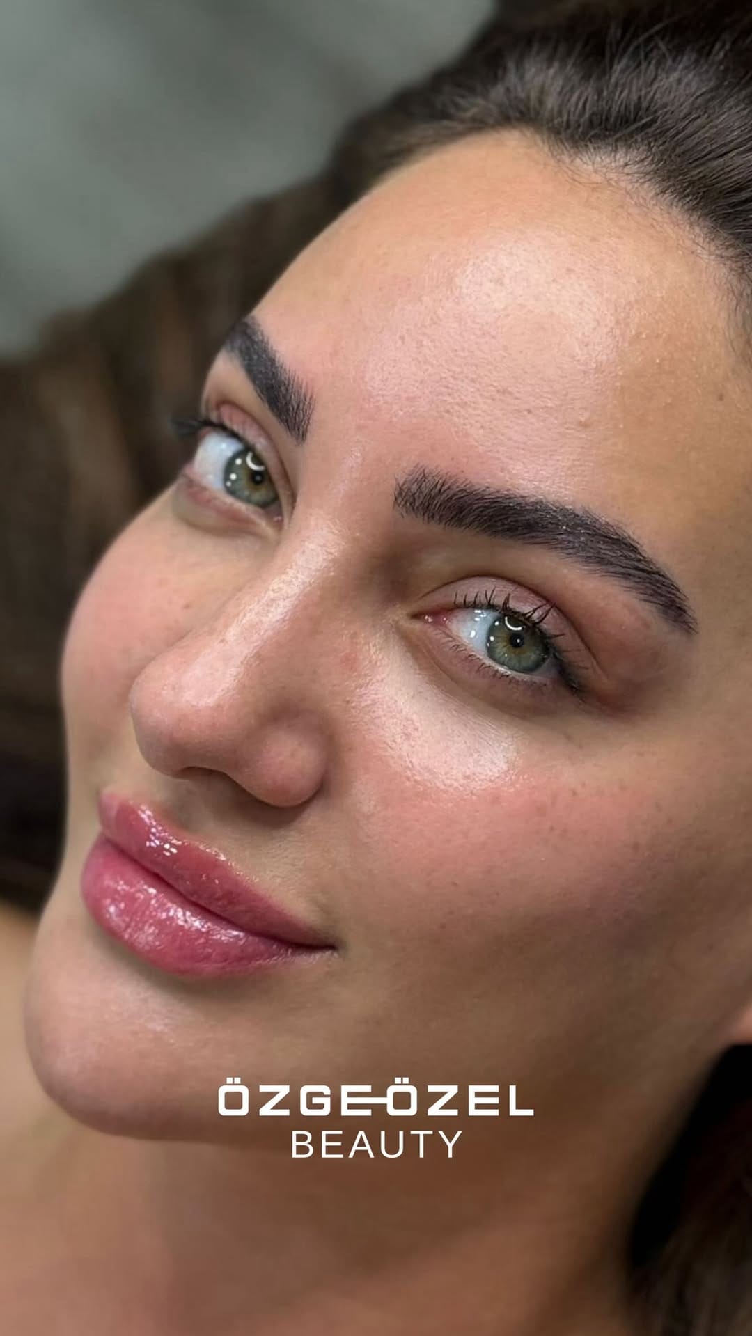 Post 5 by Özge Özel Beauty on Instagram (video)