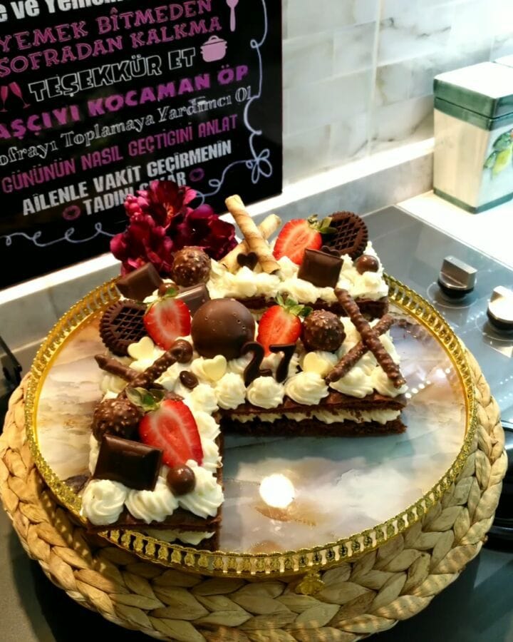 Post 4 by MeLike ER on Instagram (video)