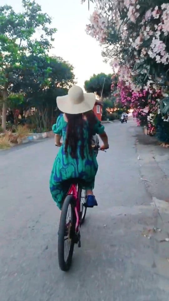 Post 8 by LoubnaBacha-offi on Instagram (video)