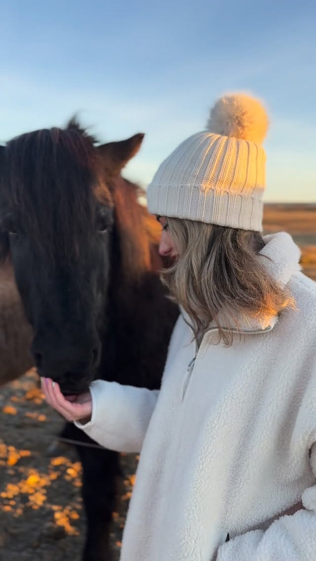 Post 5 by Paola Valls 💋 on Instagram (video)