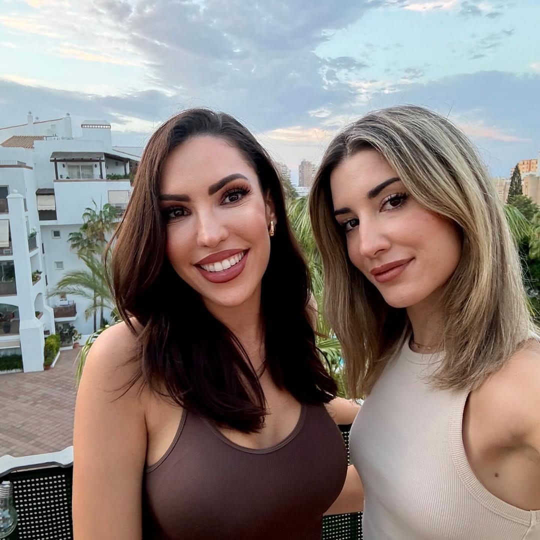 Post 10 by Paola Valls 💋 on Instagram (carousel)