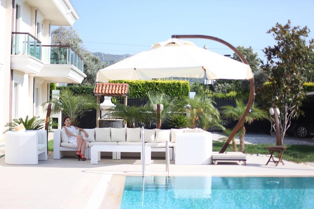 Post 10 by Garnet Luxury Wooden Products on Instagram (image)