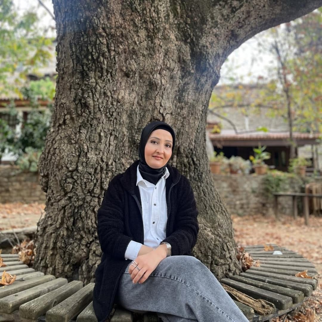 Post 3 by @ayseozdemir35 on Instagram (carousel)