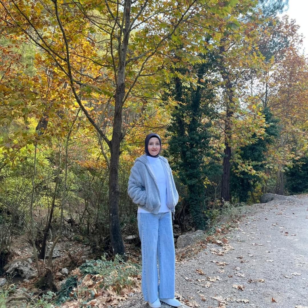 Post 4 by @ayseozdemir35 on Instagram (carousel)