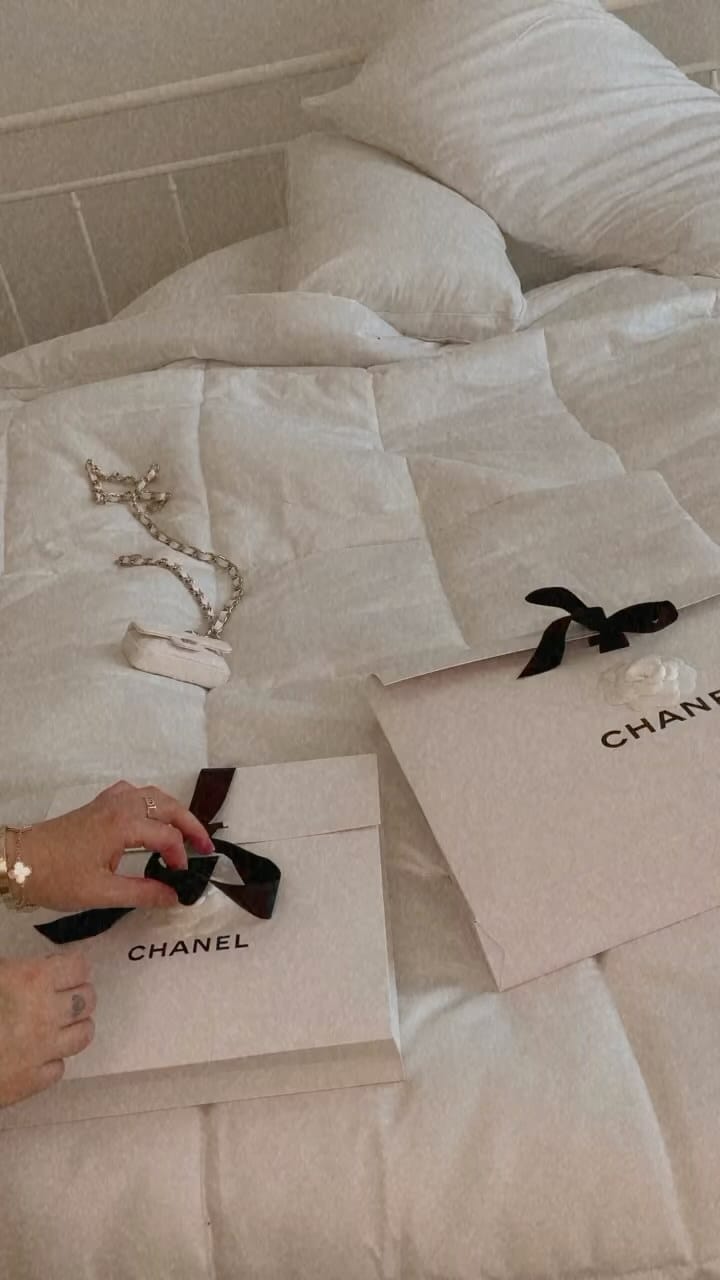 Post 8 by Belle on Instagram (video)