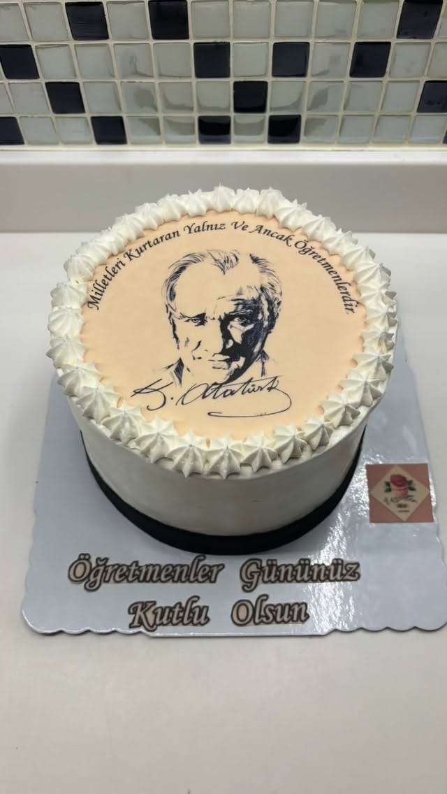Post 2 by Lezzetler Gülce 🧁 on Instagram (video)