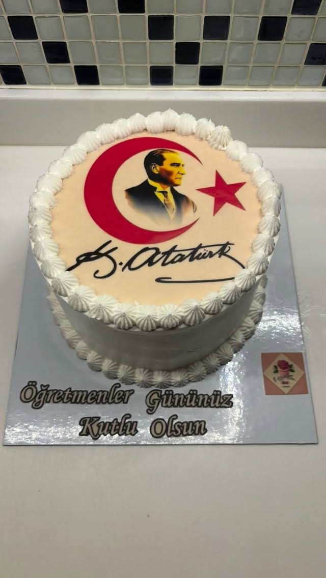 Post 3 by Lezzetler Gülce 🧁 on Instagram (video)