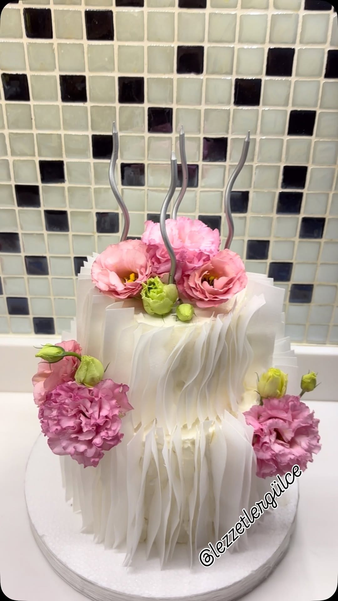 Post 6 by Lezzetler Gülce 🧁 on Instagram (video)