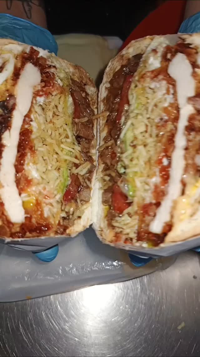 Post 7 by Comida rápida : Shawarmas, hamburguesas, y muchas cosas mas on Instagram (video)