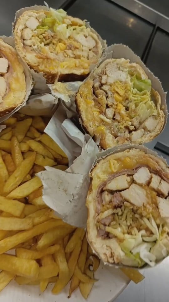 Post 1 by Comida rápida : Shawarmas, hamburguesas, y muchas cosas mas on Instagram (video)