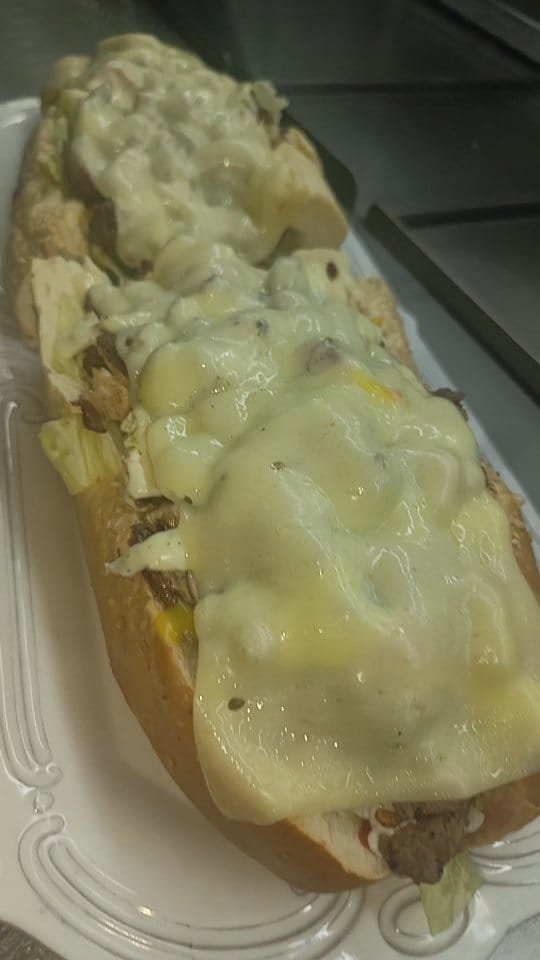 Post 3 by Comida rápida : Shawarmas, hamburguesas, y muchas cosas mas on Instagram (video)