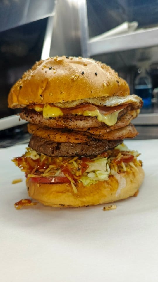 Post 4 by Comida rápida : Shawarmas, hamburguesas, y muchas cosas mas on Instagram (video)