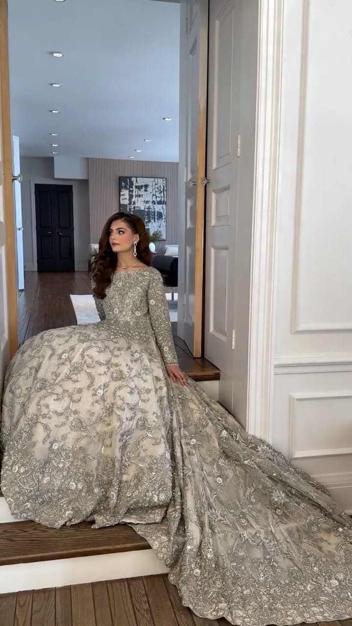 Post 3 by Maheen Khan || Makeup & Medical Aesthetics on Instagram (video)
