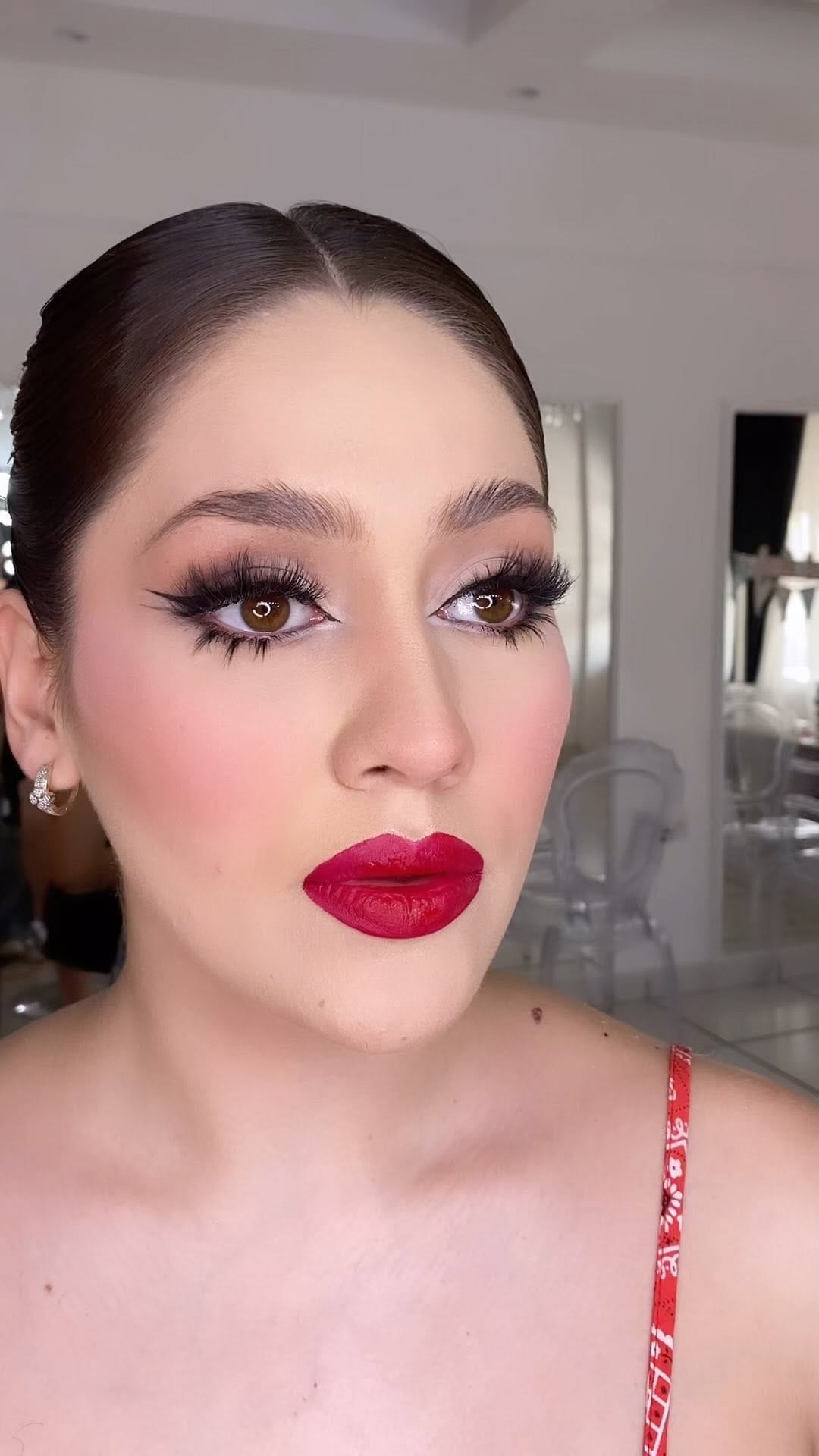 Post 10 by @pinkmakeup_studio on Instagram (video)
