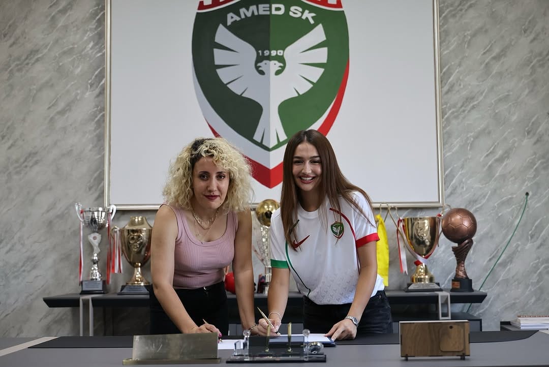 Post 3 by Tuğçe Bayındır on Instagram (carousel)