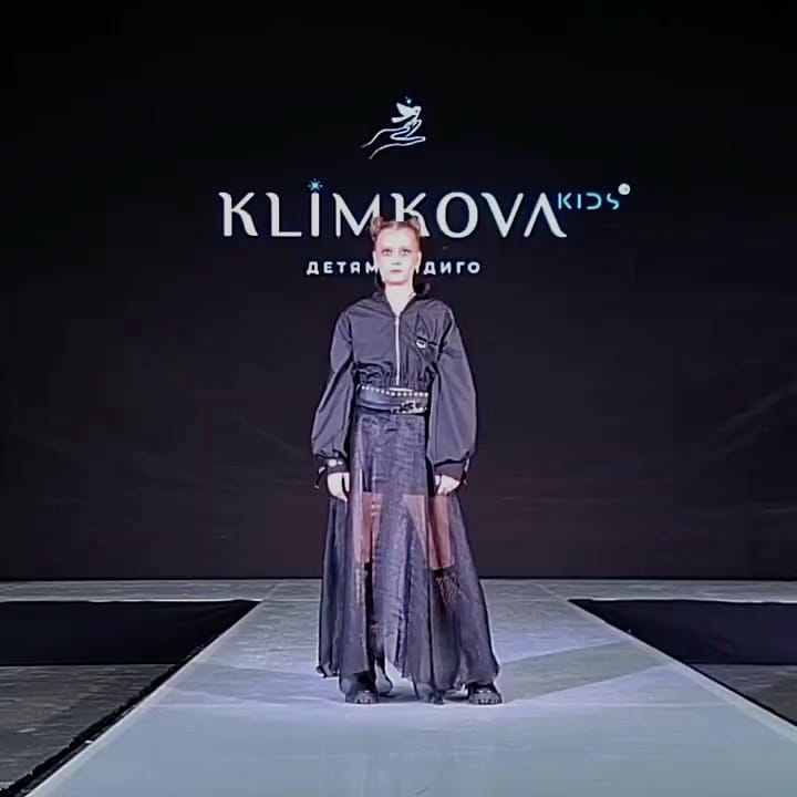 Post 8 by Дизайнерская детская одежда on Instagram (carousel)