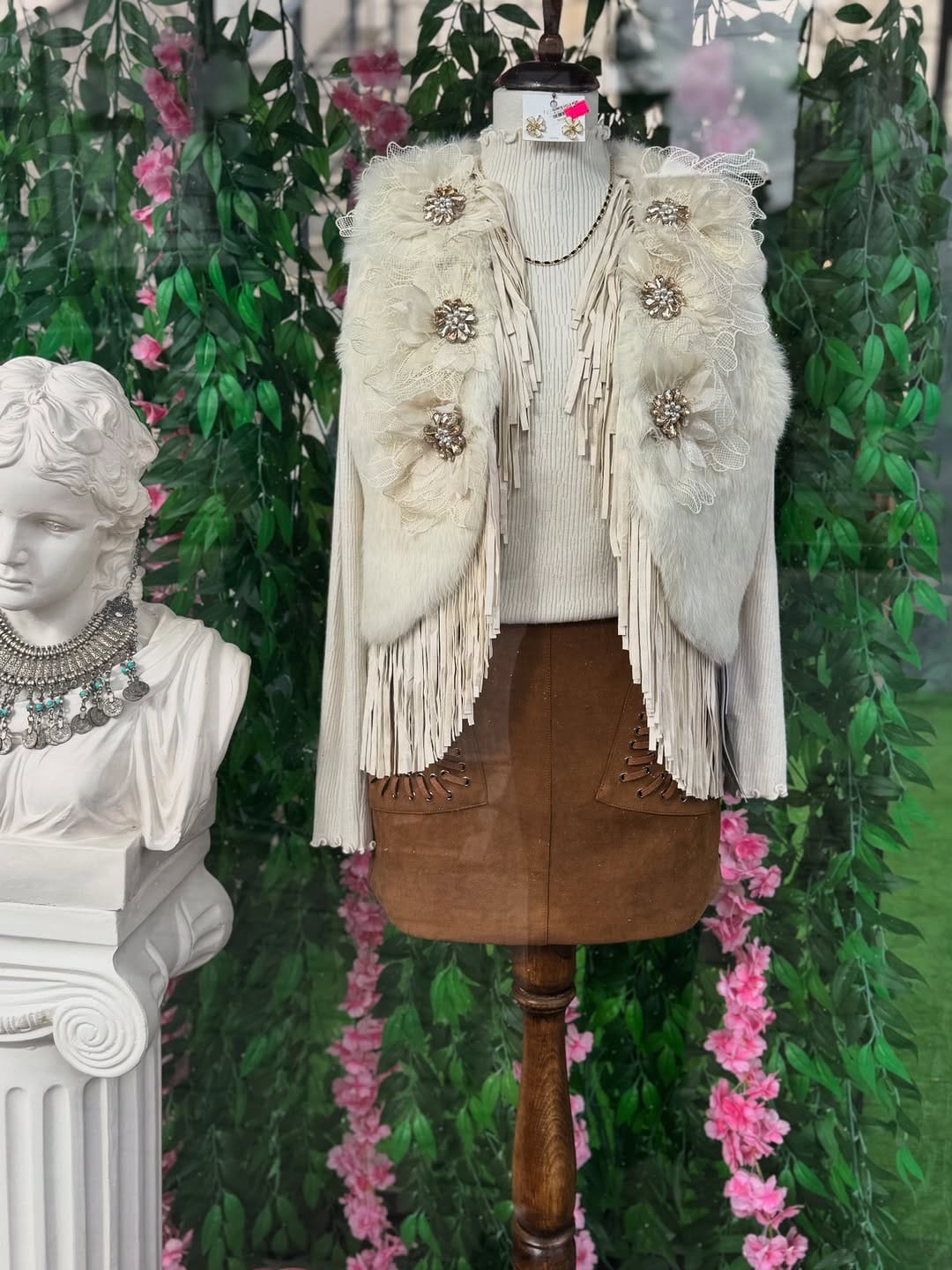Post 6 by MARWA BUTİK on Instagram (carousel)