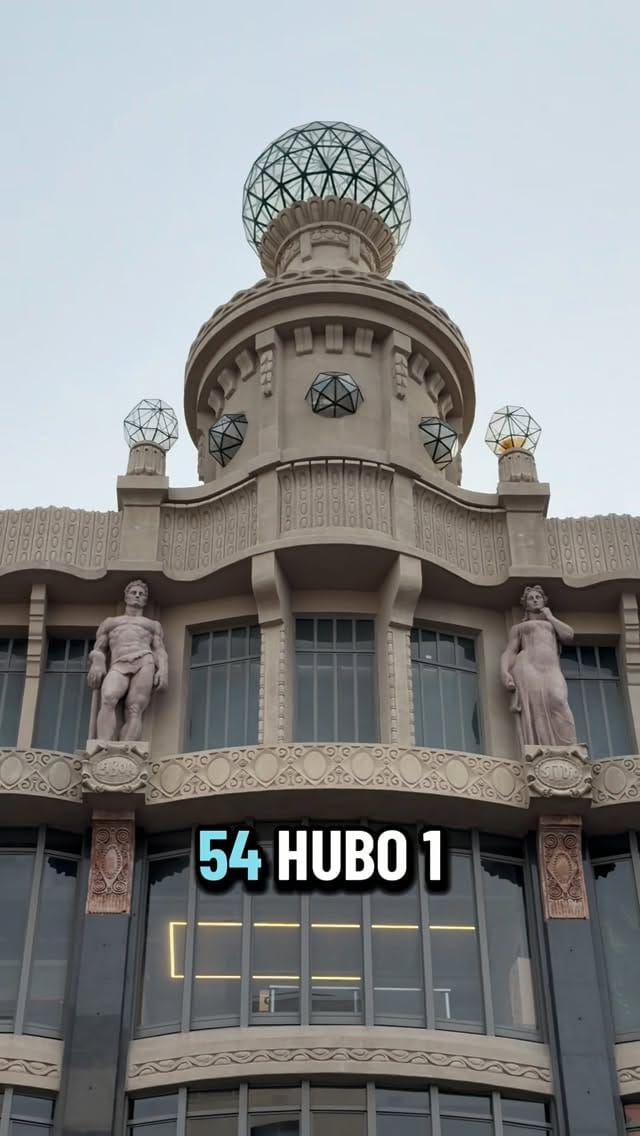 Post 3 by Estilo BCN Magazine on Instagram (video)