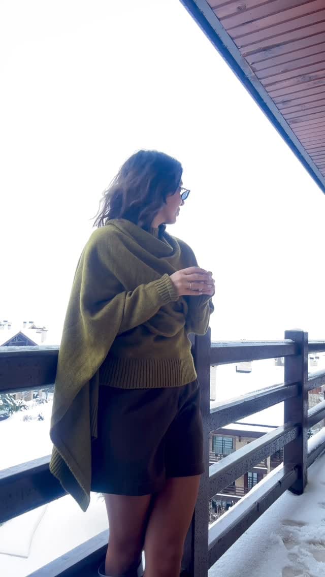 Post 1 by Nivine Tabet 👁 | Fashion Stylist on Instagram (video)